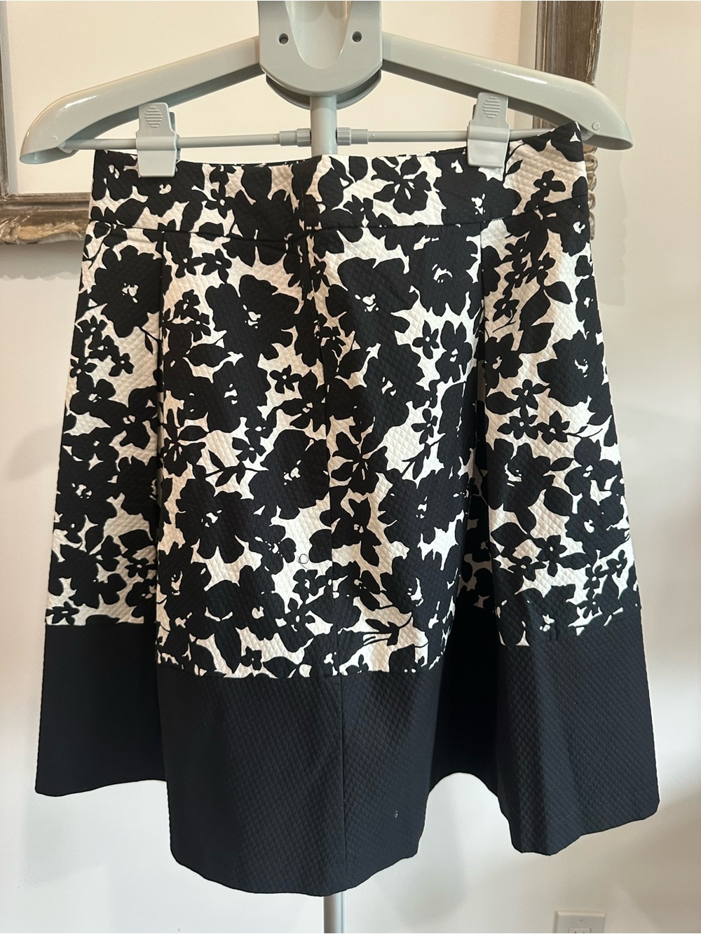 Isaac Mizrahi Black and White Floral A-Line Skirt with Solid Hem